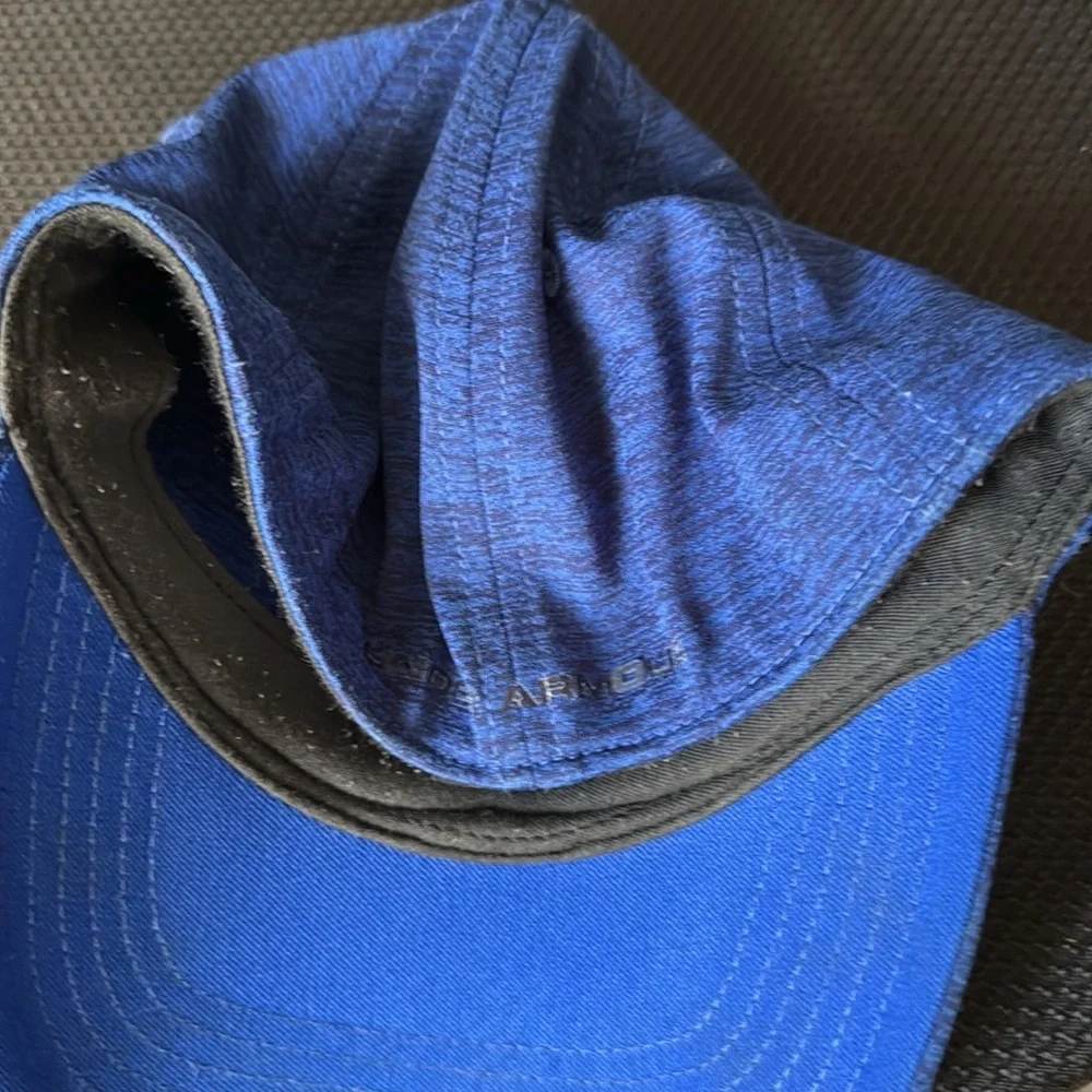 boys under Armour hat size extra small / small